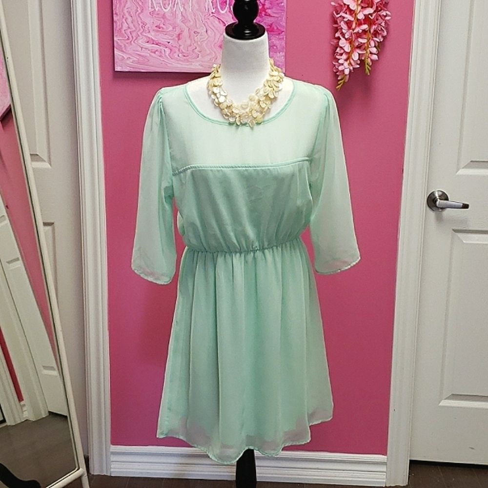 NWOT 💙💚💙Everly Lime Lined Dress
